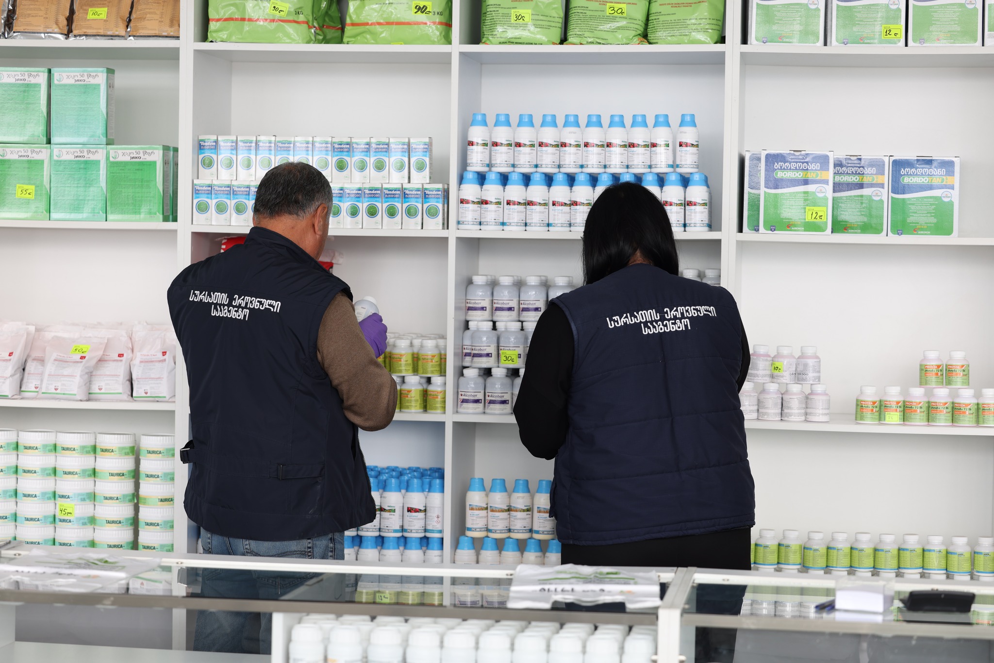 The National Food Agency inspects the sales facilities of pesticides and agrochemicals