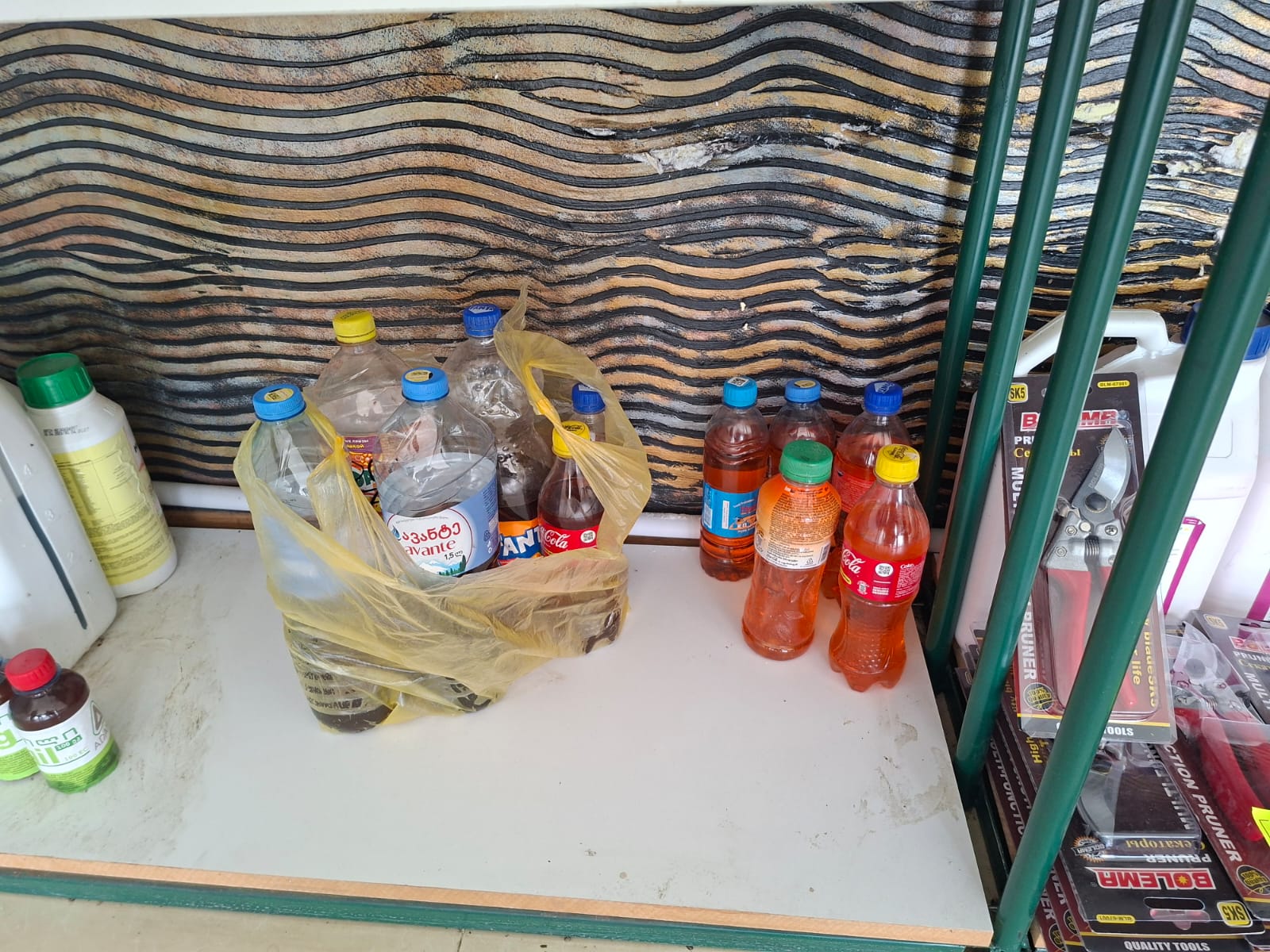 The National Food Agency has identified illegal sales facilities of pesticides and agrochemicals in Marneuli and Khashuri