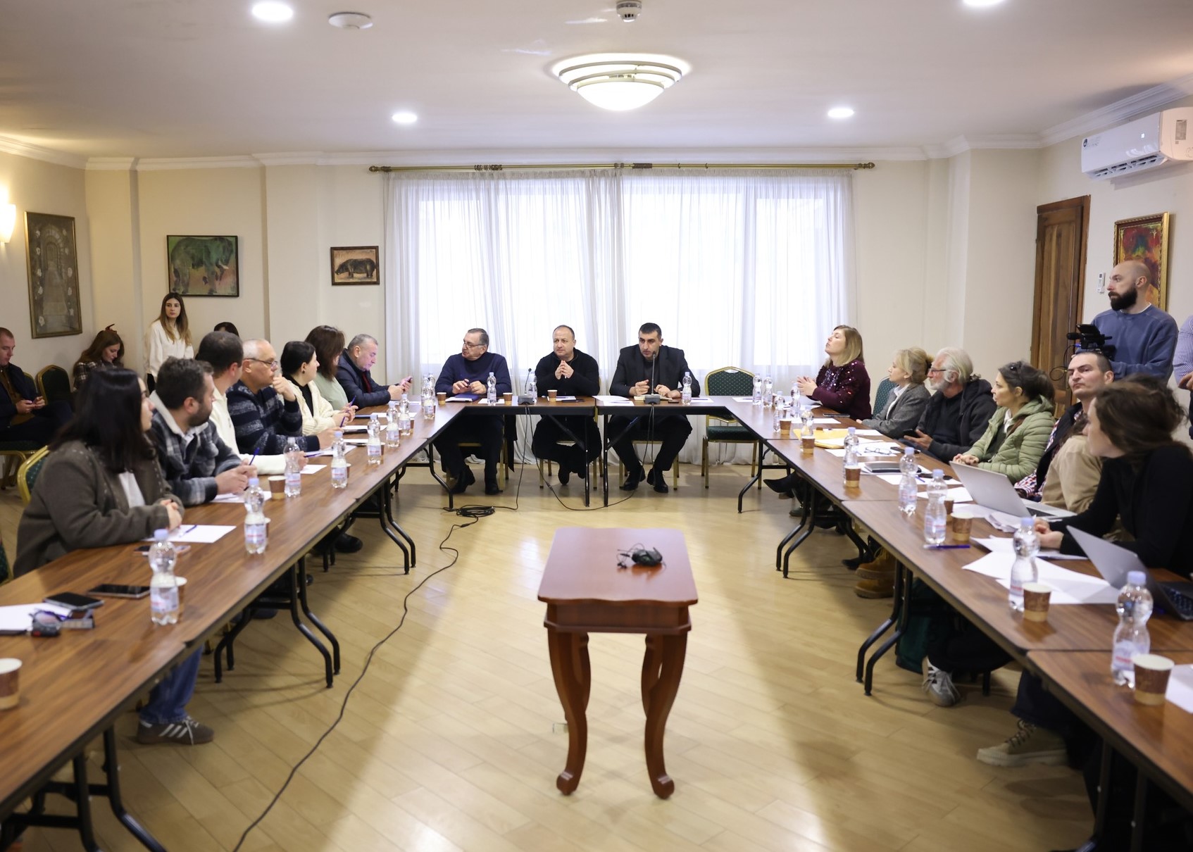   სურსათის ეროვნულმა სააგენტომ ძაღლების ჰიპერპოპულაციის მართვის რეფორმა ცხოველების დამცველი ორგანიზაციების წარმომადგენლებთან განიხილა