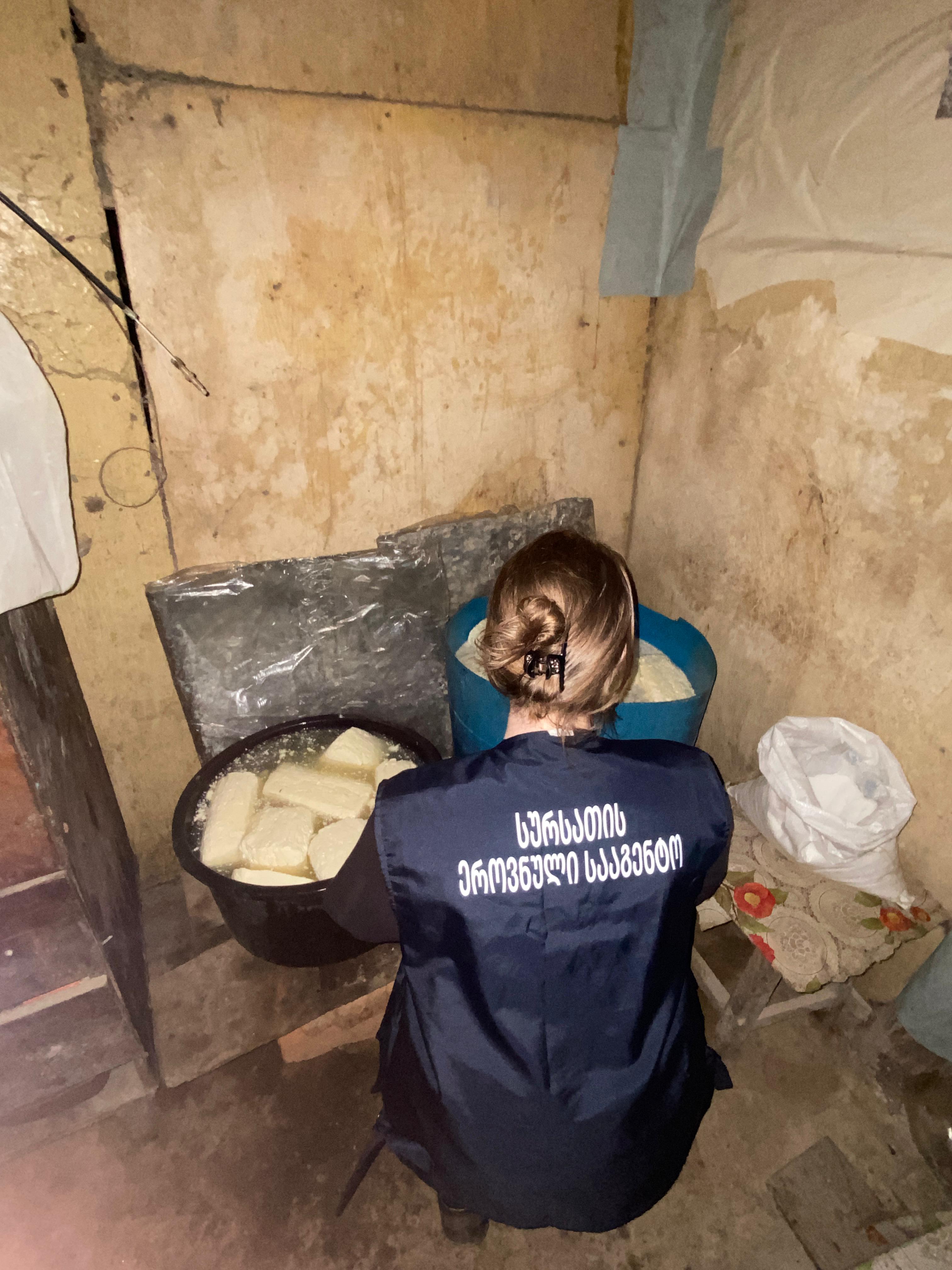 სურსათის ეროვნულმა სააგენტომ სამტრედიასა და ვანში ყველის არალეგალური საწარმოები გამოავლინა