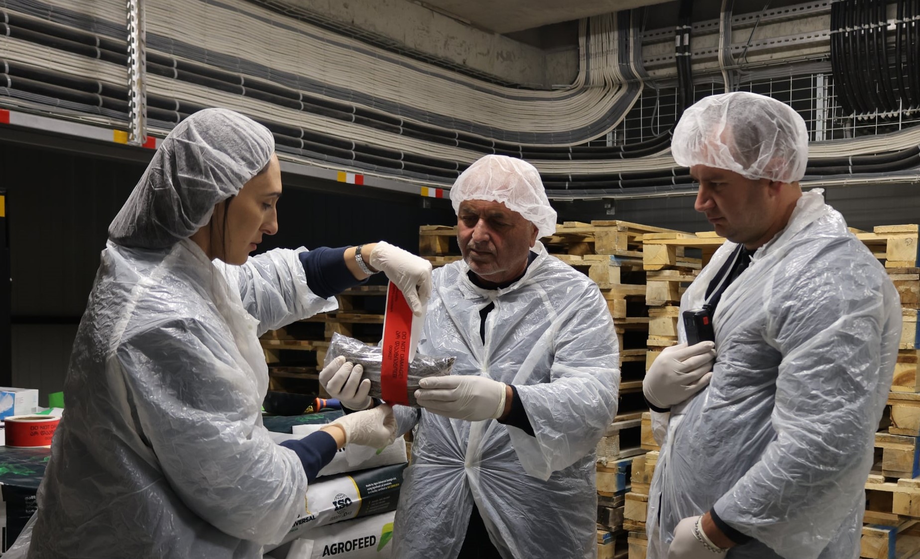 ცხოველის საკვების უვნებლობის უზრუნველყოფის მიზნით, სურსათის ეროვნული სააგენტო საწარმოებსა  და ფერმებს რეგულარულად აკონტროლებს 