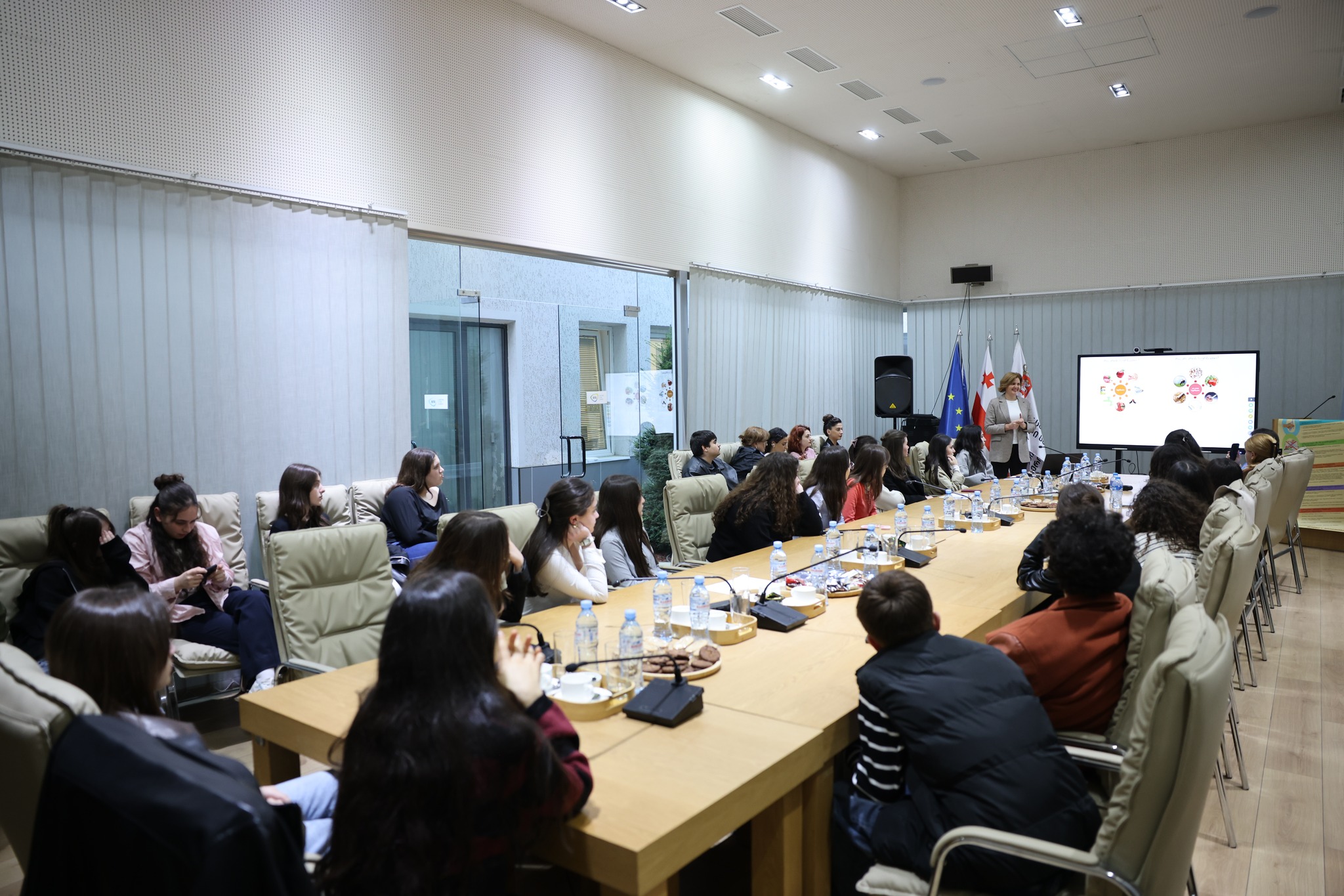 სურსათის ეროვნულმა სააგენტომ პროექტის „ახალგაზრდობის ხმა" მონაწილეებს უმასპინძლა 